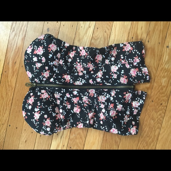 Corset style strapless top - Picture 2 of 4